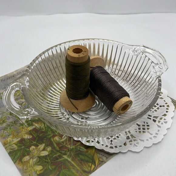 Farmhouse Clear Glass Candy Dish Bowl Side Handles 2 Earth Tone Spools of Thread - Picture 2 of 10